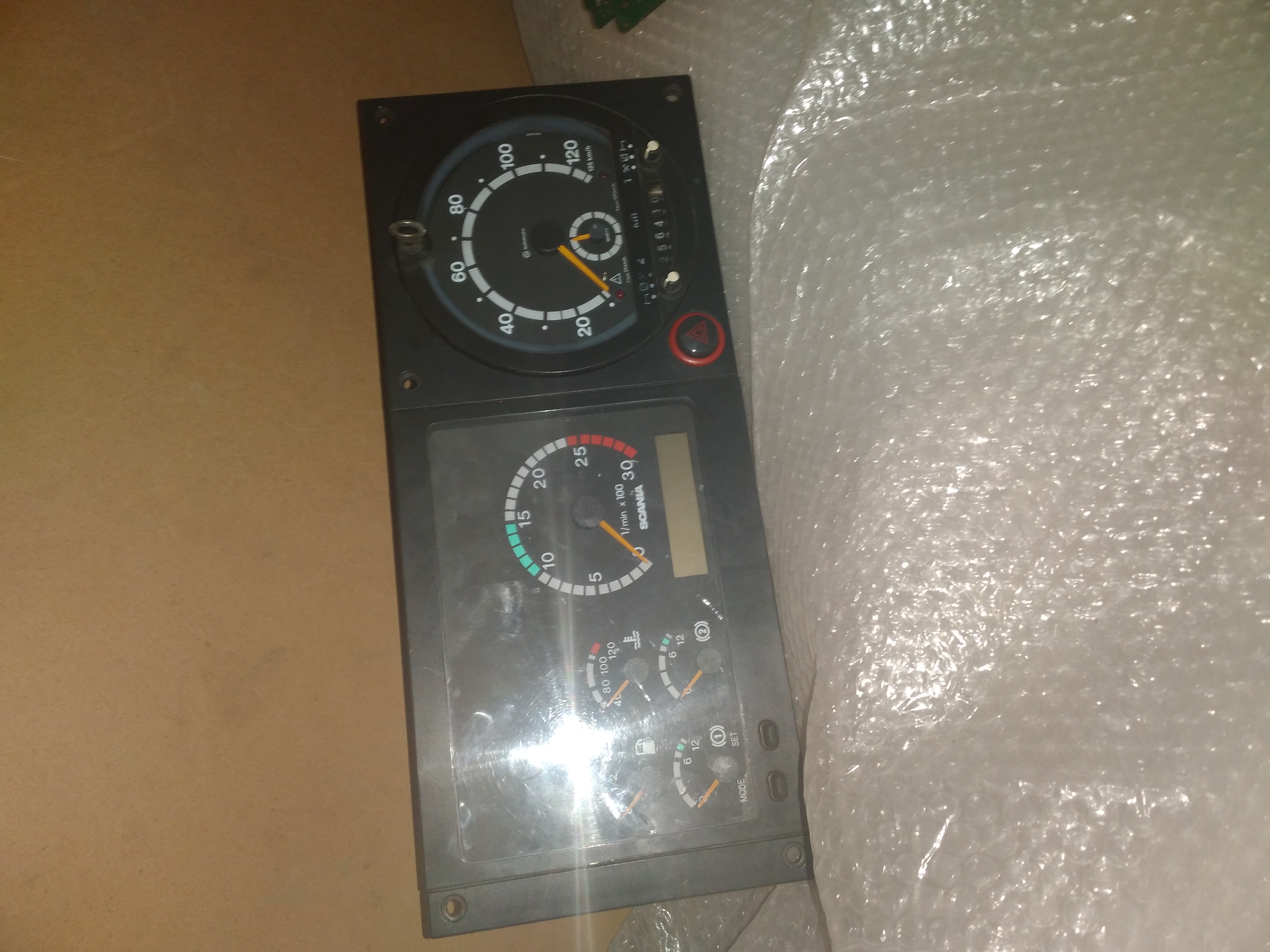 رفع کم نور شدن پشت آمپر اتوبوس اسکانیا